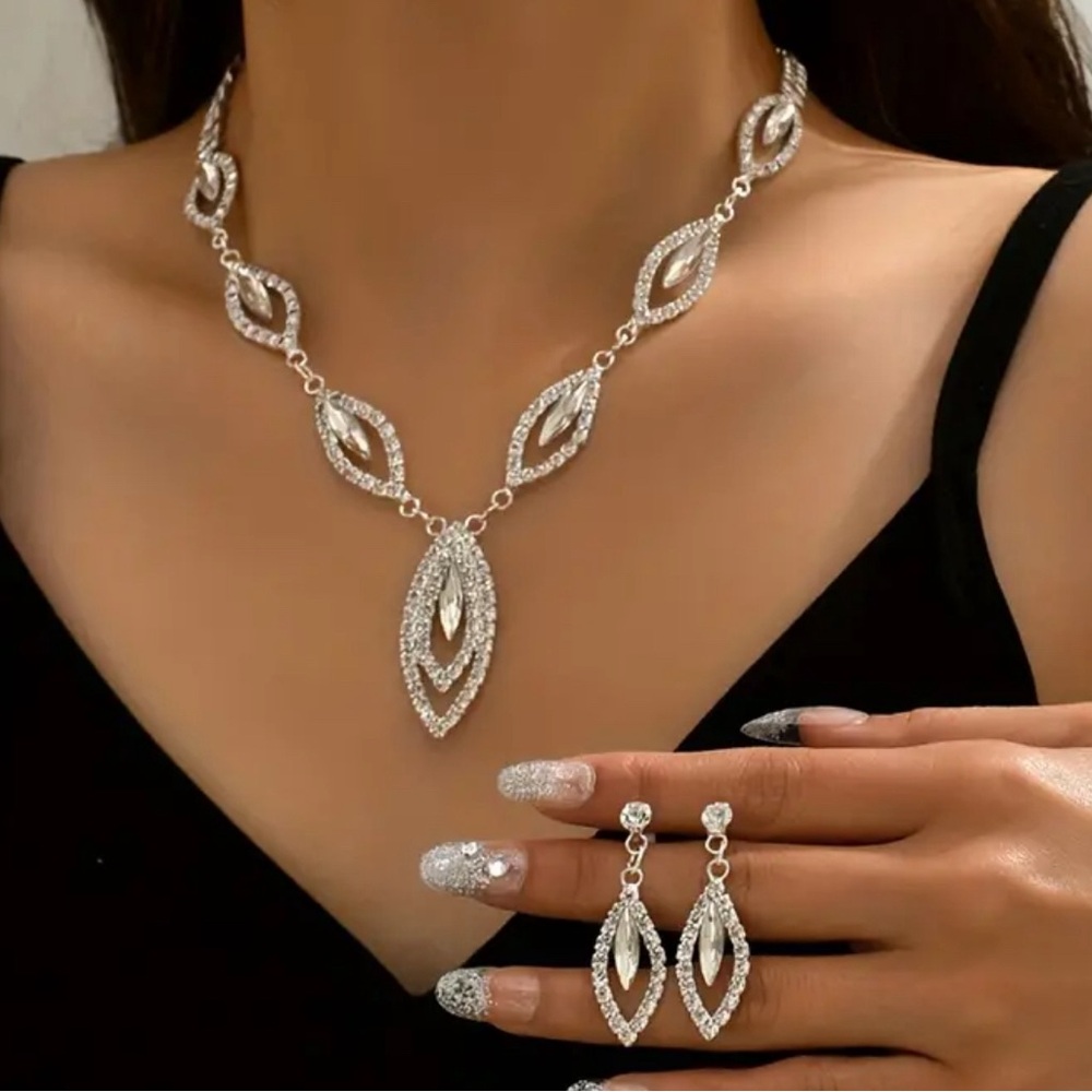 Stainless steel set of necklace and earrings